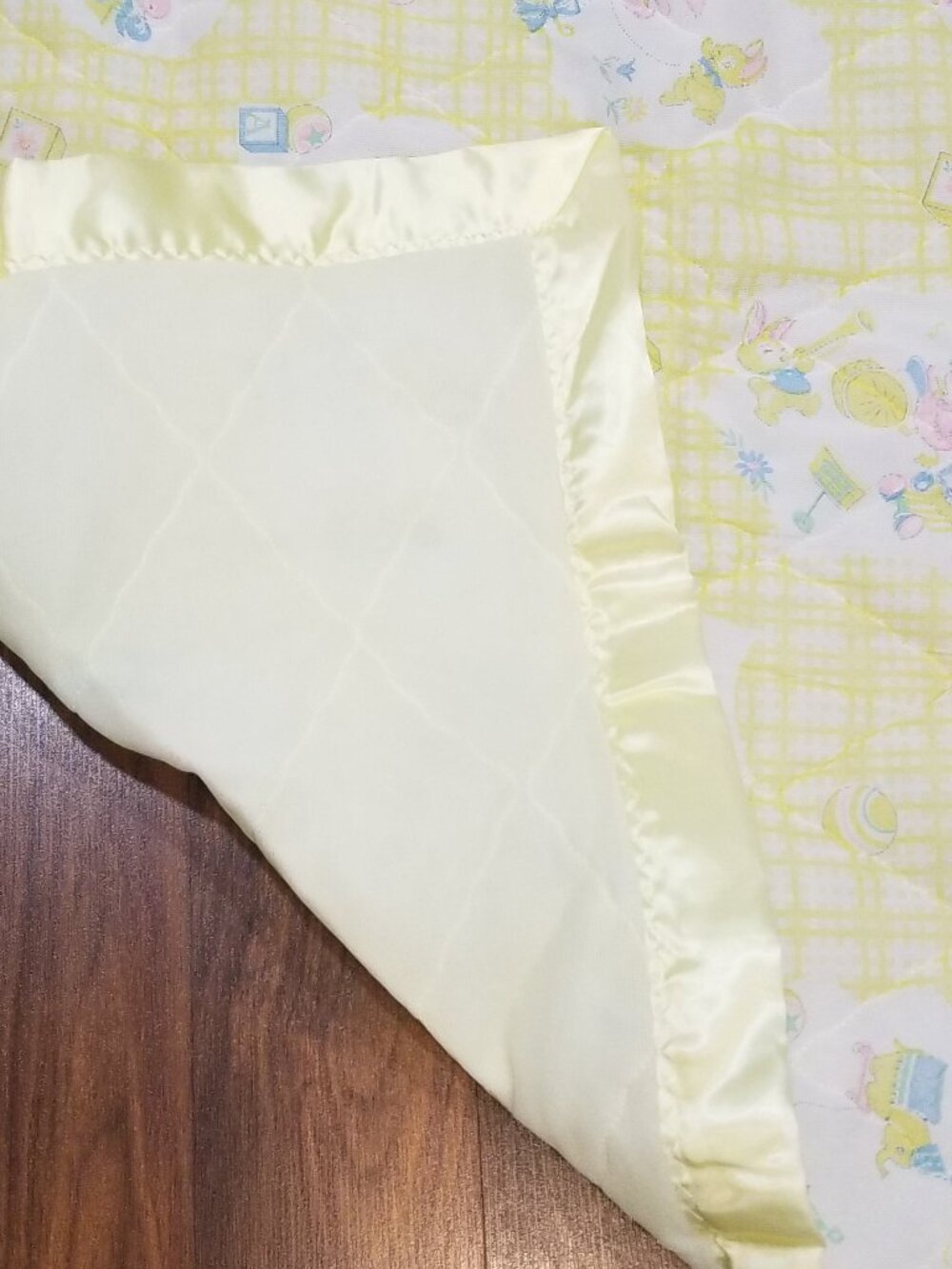 Vintage Baby Blanket/Quilt, Yellow w/ baby animals - Picture 5 of 11
